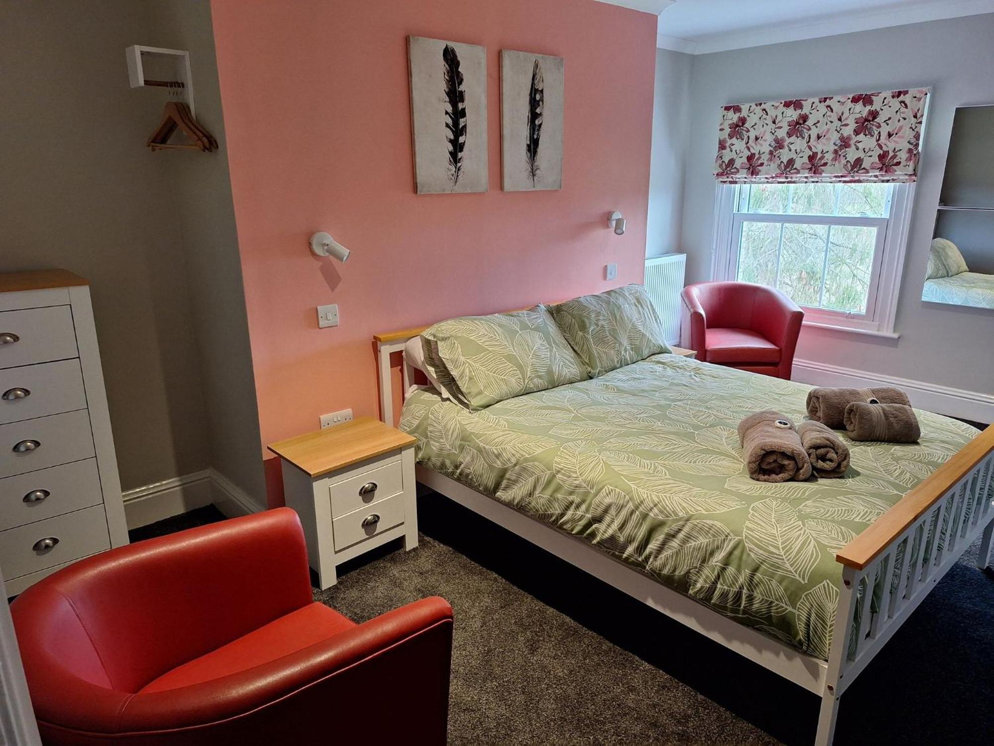Room In Guest Room - Comfortable Guest Room With A Bath - Guest Room 6 克兰利 外观 照片