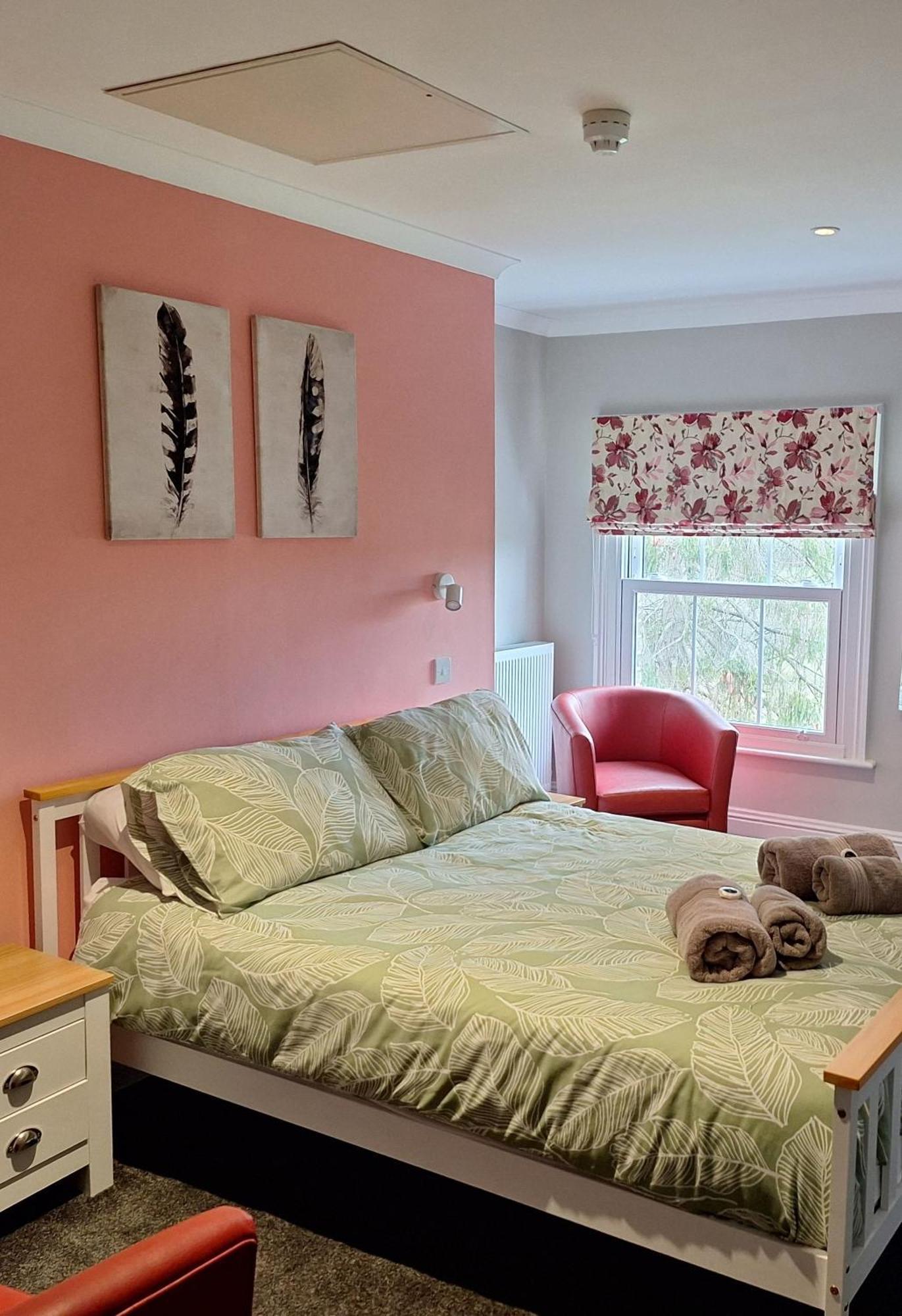 Room In Guest Room - Comfortable Guest Room With A Bath - Guest Room 6 克兰利 外观 照片