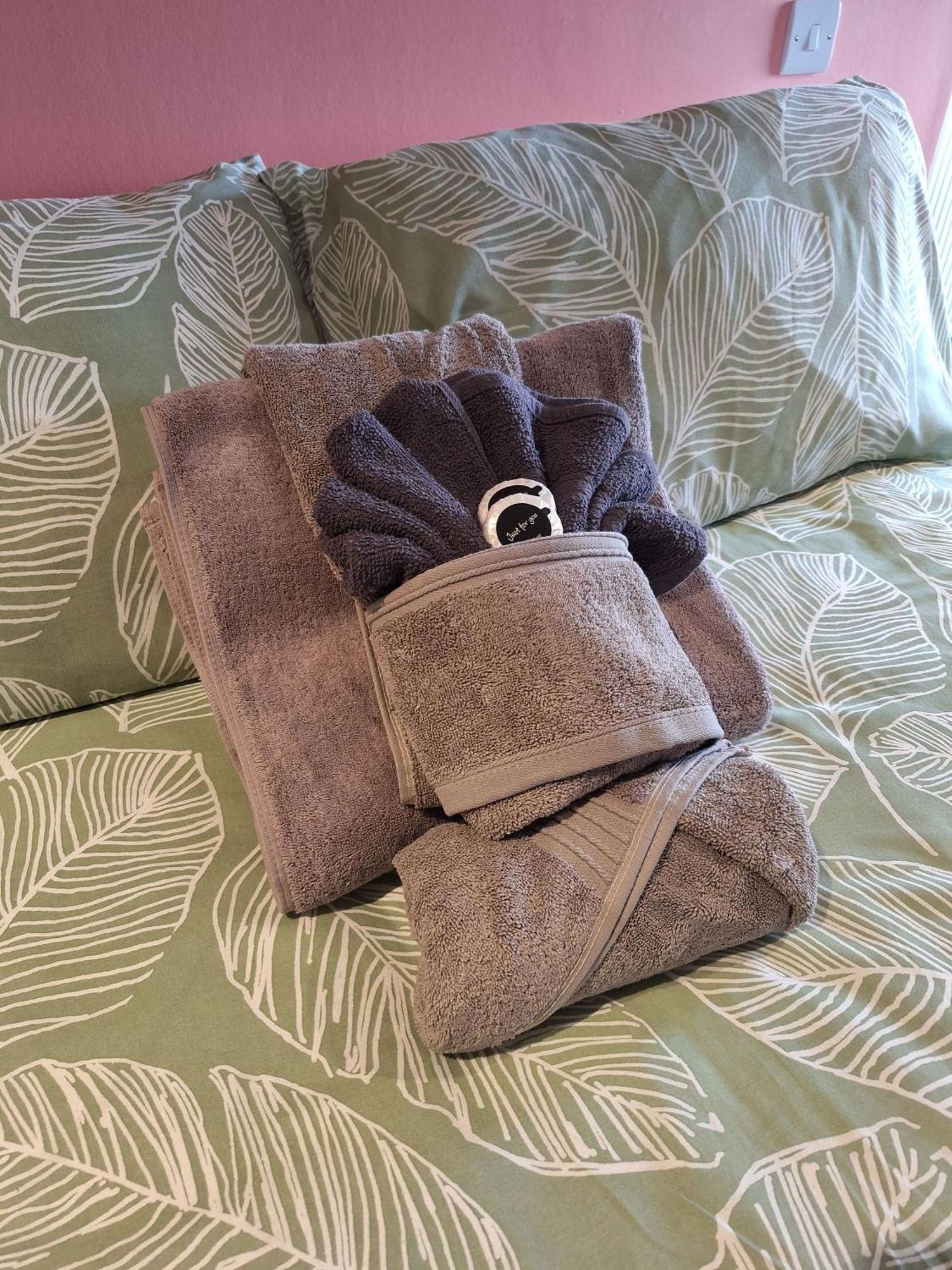 Room In Guest Room - Comfortable Guest Room With A Bath - Guest Room 6 克兰利 外观 照片